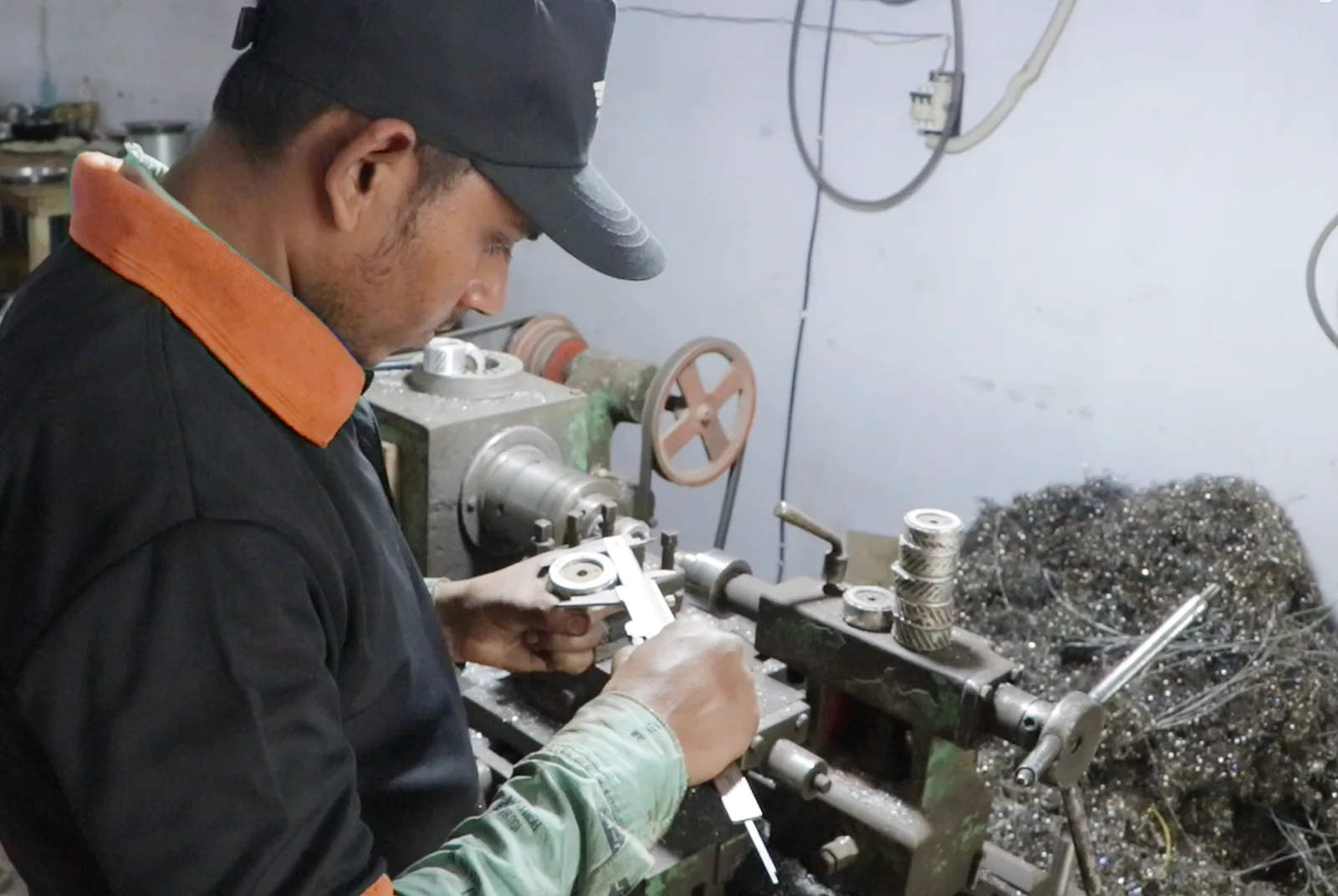 Quality check on lathe